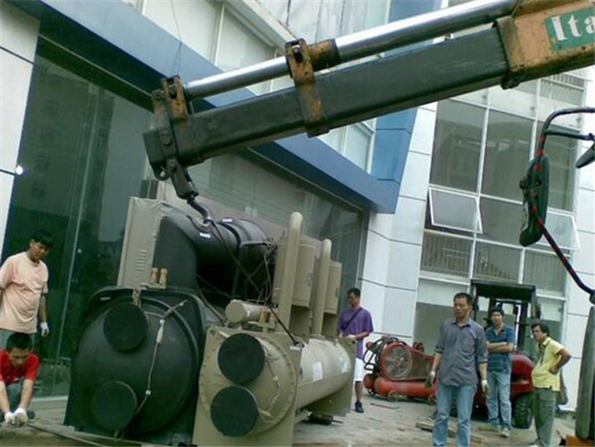 广安区随车吊和汽车吊的核心区别是什么？哪种更省钱？