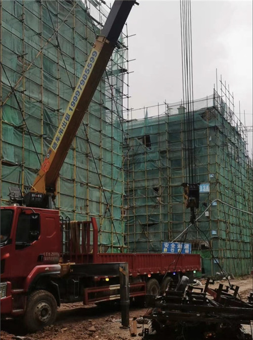 广安区“慢工细活”—— 吊车的 “微动控制” 技术