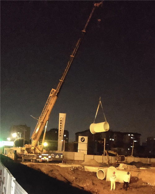 广安区“弯臂矫正”—— 吊车的 “形变补偿” 技术