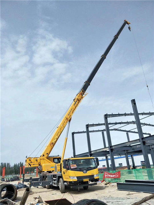 广安区超高层建筑钢结构吊装案例